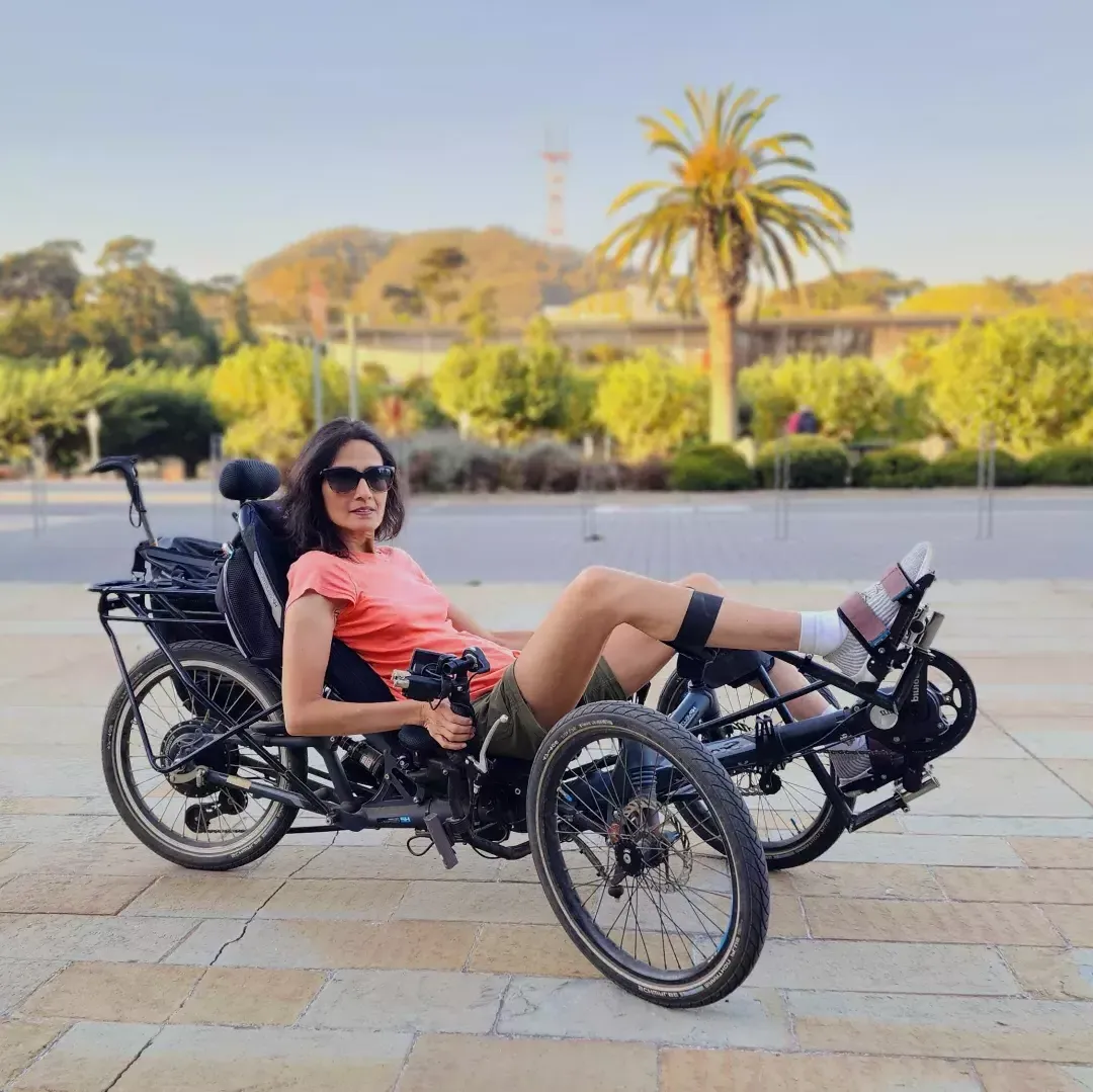 Jan Bonville explora o Golden Gate Park em sua bicicleta adaptável.